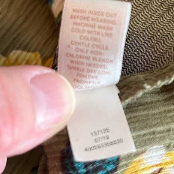 LC Lauren Conrad Petal Sleeve Blouse Women’s Size S - Picture 6 of 6